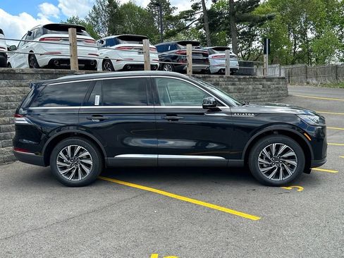 New 2026 Lincoln Aviator AWD image 4