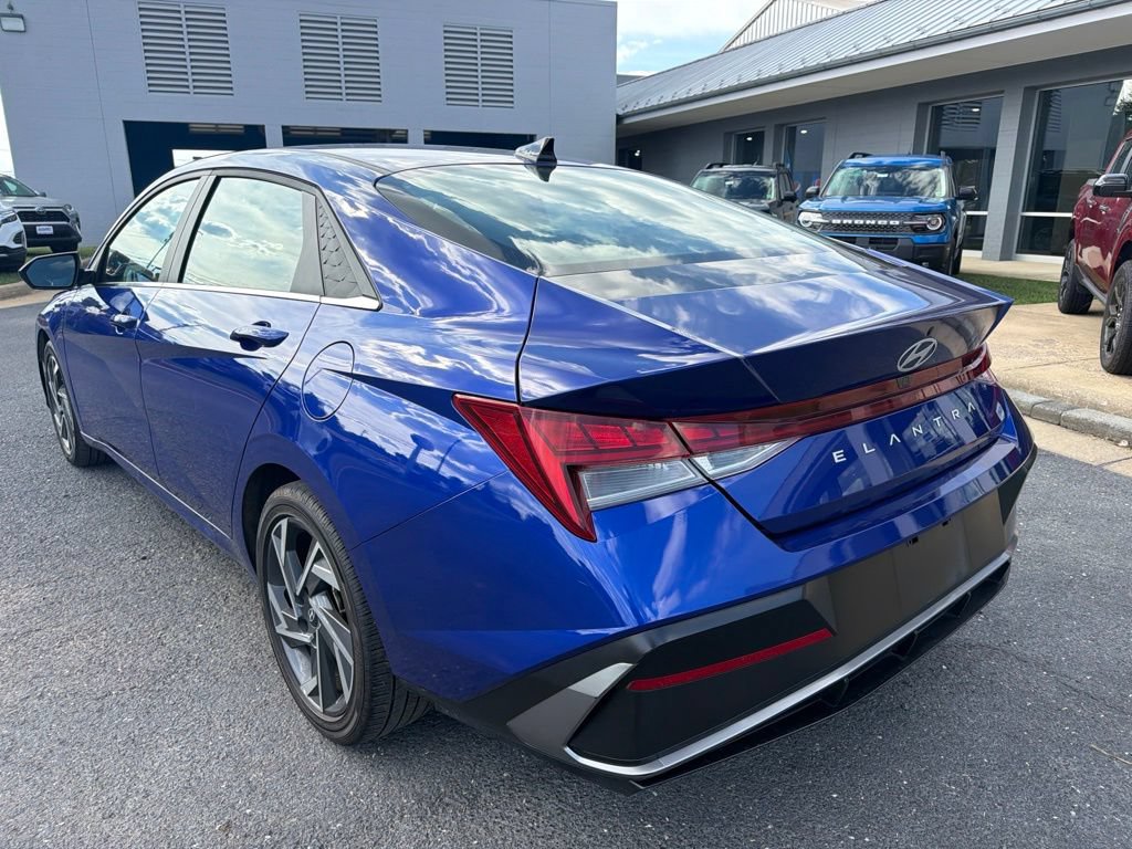 Used 2025 Hyundai Elantra SEL FWD image 3