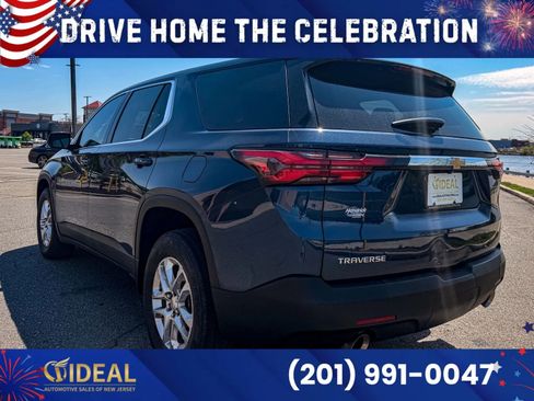 Used 2022 Chevrolet Traverse LS FWD image 5