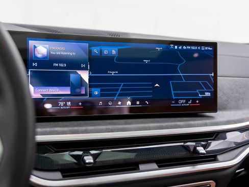 Used 2025 BMW X7 xDrive40i w/ M Sport Package image 24