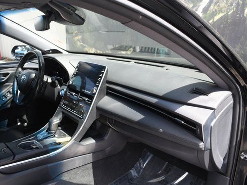 Used 2019 Toyota Avalon XSE FWD image 25