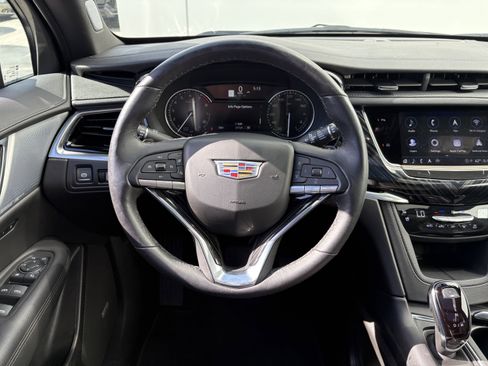Certified 2025 Cadillac XT6 Premium Luxury AWD/4WD image 19