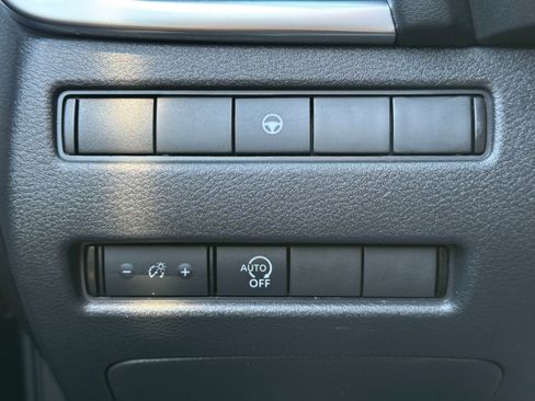 Used 2023 Nissan Rogue SV FWD image 14