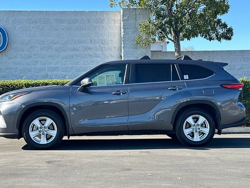 Used 2023 Toyota Highlander LE image 7