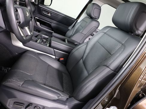 Used 2023 Toyota Tundra Limited AWD/4WD image 9