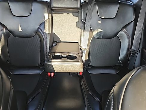 Used 2019 Jeep Cherokee Trailhawk w/ Comfort/Convenience Group image 36