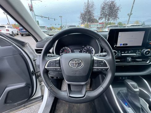Used 2024 Toyota Highlander XLE image 14