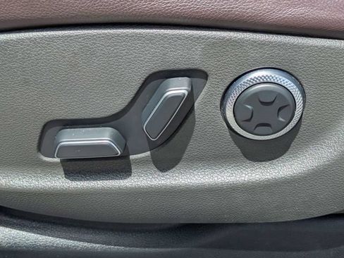 Used 2023 Genesis GV70 2.5T w/ Advanced Package AWD/4WD image 19