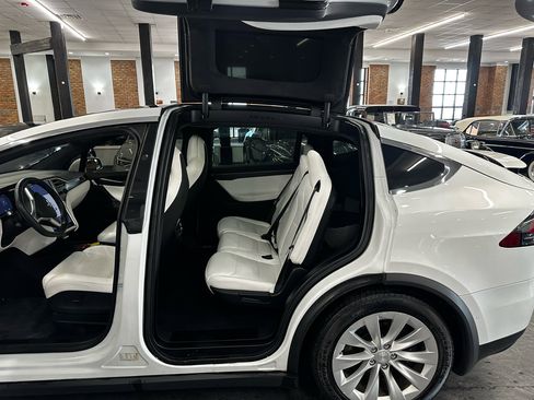 Used 2017 Tesla Model X 75D image 14