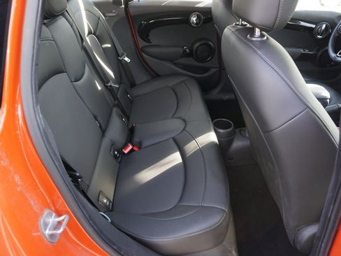 Used 2019 MINI Cooper 4-Door Hardtop image 12