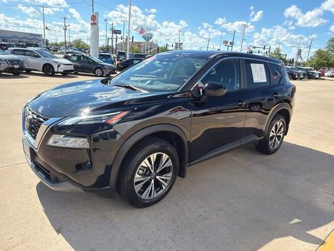 Used 2023 Nissan Rogue SV AWD/4WD image 2