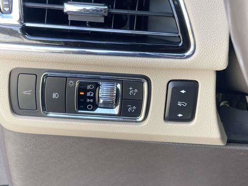 Used 2022 Lincoln Navigator L 4WD image 32