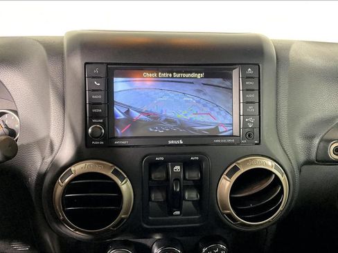 Used 2016 Jeep Wrangler Unlimited Sahara AWD/4WD image 27