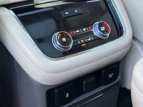 Used 2020 Lincoln Navigator Reserve w/ Luxury Package image 17