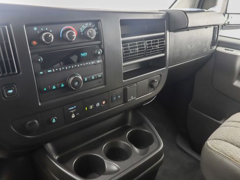 Used 2025 Chevrolet Express 3500 LT w/ LT Preferred Equipment Group RWD image 17