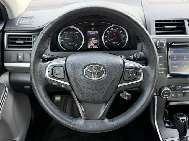Used 2017 Toyota Camry SE w/ Moonroof Package FWD image 12