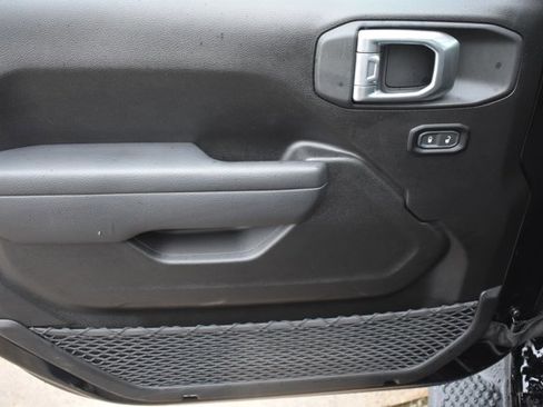 Used 2025 Jeep Wrangler Sport image 12