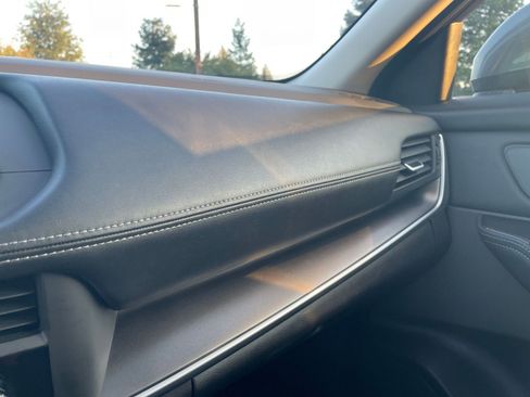 Used 2025 Nissan Rogue SV image 36