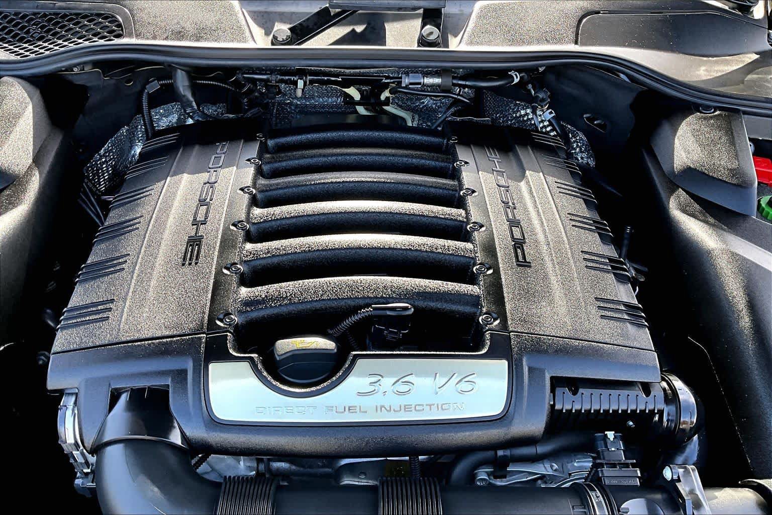 Used 2018 Porsche Cayenne Platinum Edition AWD/4WD image 32