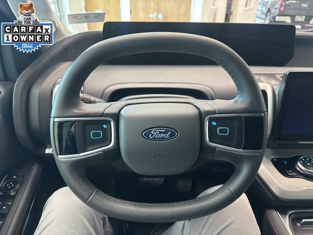 Used 2025 Ford Expedition Max Active AWD/4WD image 3