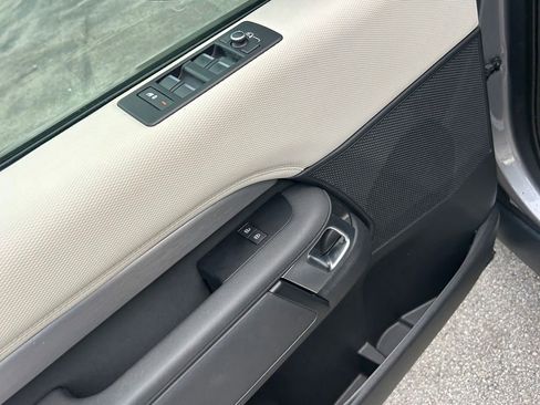 Used 2021 Land Rover Discovery S R-Dynamic image 30