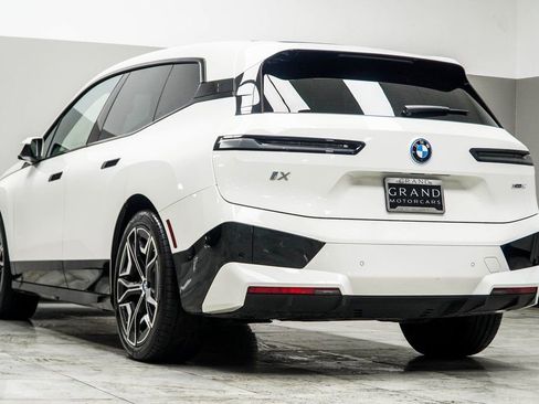 Used 2022 BMW iX xDrive50 w/ Sport Package image 11