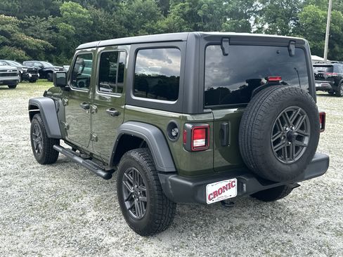 Used 2024 Jeep Wrangler Unlimited Sport AWD/4WD image 7