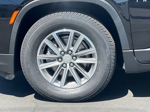 Used 2023 Chevrolet Traverse LT image 36
