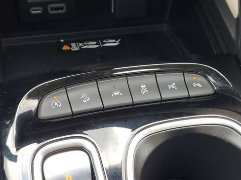 Used 2023 Buick Envision Avenir AWD/4WD image 31