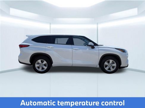 Used 2022 Toyota Highlander L FWD image 8