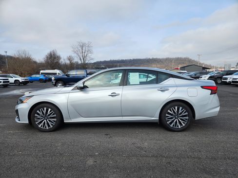 Used 2023 Nissan Altima 2.5 SV FWD image 16