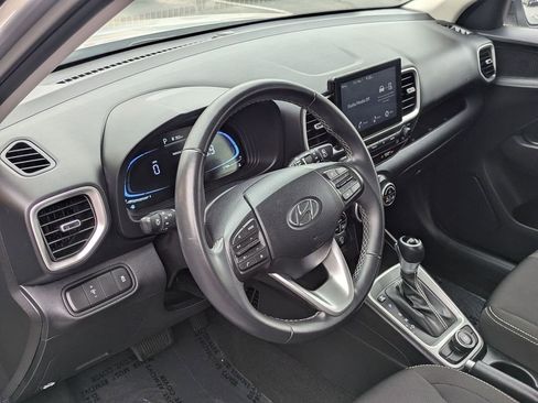 Used 2025 Hyundai Venue SEL FWD image 17