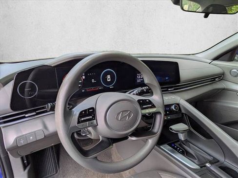 Used 2024 Hyundai Elantra SEL FWD image 10