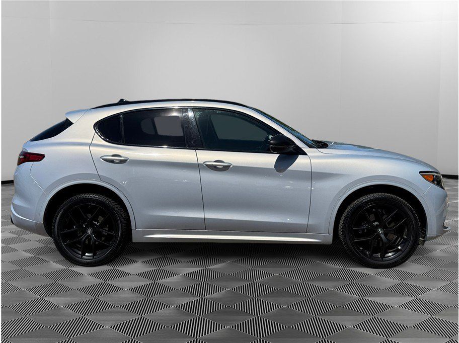 Used 2020 Alfa Romeo Stelvio Sport w/ Quick Order Package 22J Sport AWD/4WD image 6