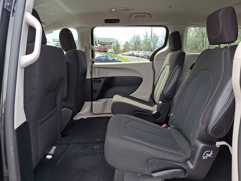 Used 2024 Chrysler Voyager LX FWD image 10