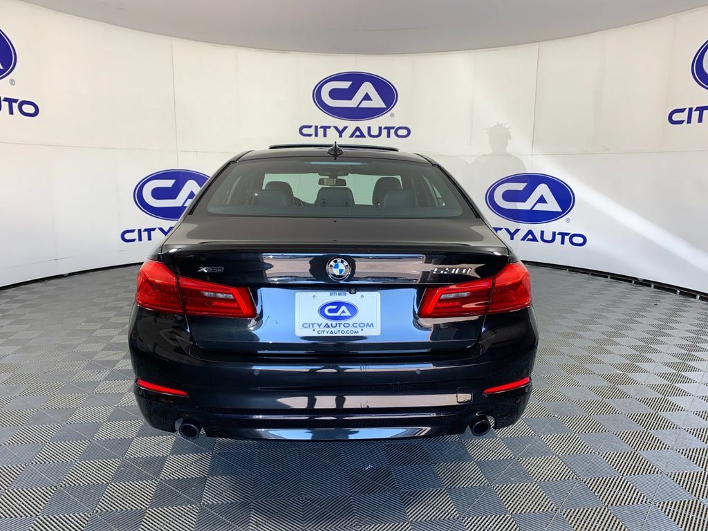 Used 2018 BMW 530i xDrive AWD/4WD image 4