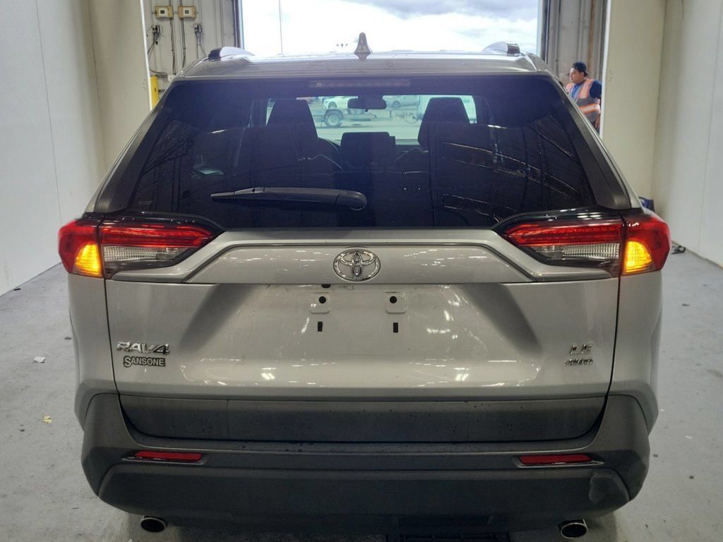 Used 2021 Toyota RAV4 LE AWD/4WD image 11