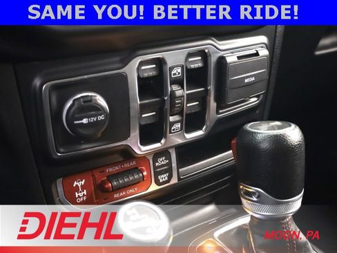 Used 2022 Jeep Wrangler Unlimited Rubicon w/ LED Lighting Group image 23