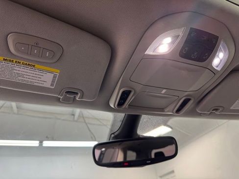 Used 2023 Chrysler Pacifica Limited FWD image 27