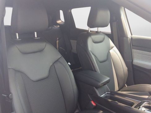 New 2025 Jeep Compass Latitude image 27