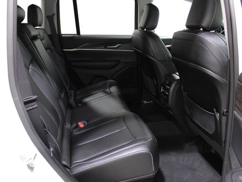 Used 2024 Jeep Grand Cherokee Limited image 23