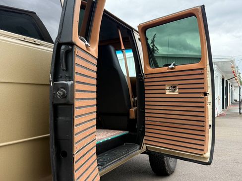 Used 1990 Chevrolet G30 Heavy-Duty Extended Sportvan RWD image 29
