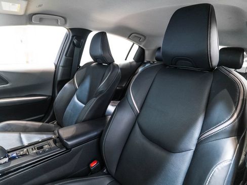 Certified 2025 Toyota Prius XLE FWD image 6