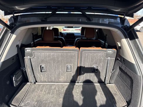 Used 2023 Nissan Pathfinder Platinum image 13