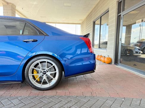 Used 2018 Cadillac CTS V w/ Luxury Package RWD image 6