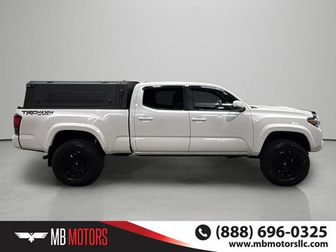 Used 2018 Toyota Tacoma SR5 AWD/4WD image 5