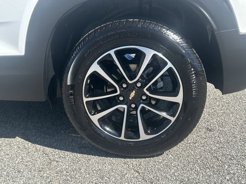 Used 2025 Chevrolet TrailBlazer LT FWD image 19