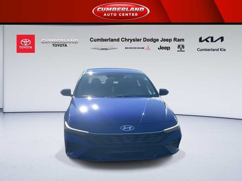 Used 2025 Hyundai Elantra Sport image 3