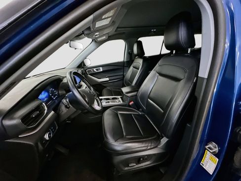 Used 2022 Ford Explorer XLT w/ Equipment Group 202A AWD/4WD image 13