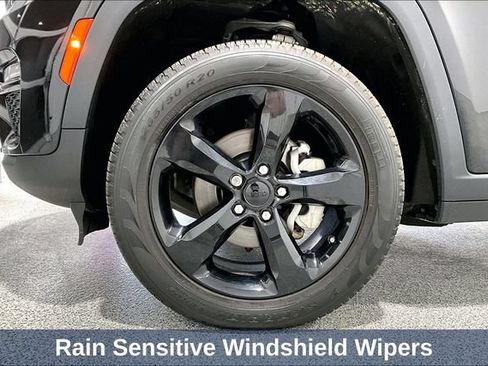 Used 2023 Jeep Grand Cherokee Limited w/ Luxury Tech Group II AWD/4WD image 45